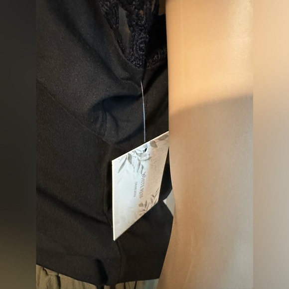 NIP-Cotton Lace Flutter Sleeve Top - Picture 8 of 9